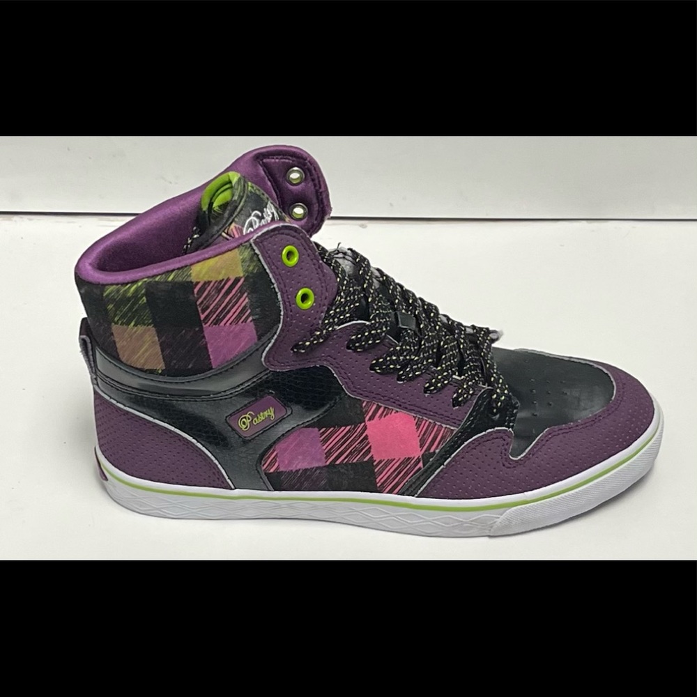 Athletic footwear